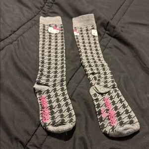 Hello Kitty Gray Houndstooth Socks